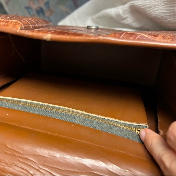 Vintage alligator leather purse made in Cuba - Picture 9 of 10